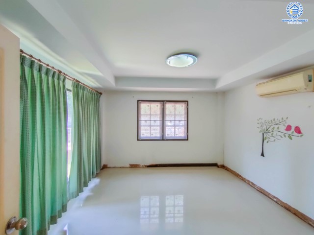 *****บ้านเดี่ยวมือสองย่านกรุงเทพฯ ม.สิรีธรวิลล์ ประชาอุทิศ หลังมุม! เนื้อที่กว้าง 68 ตร.ว. ฟังก์ชัน 4 ห้องนอน 3 ห้องน้ำ ที่จอดรถ 1 คัน แถมฟรี! เครื่องปรับอากาศ 5 เครื่อง บ้านหลังใหญ่ สภาพเหมือนใหม่ พร้อมเข้าอยู่! บนทำเลแห่งการเดินทาง เชื่อมต่อถนนสุขสวัสสดิ์, ถนนประชาอุทิศ, ถนนพุทธบูชา ใกล้จุดขึ้นทางด่วน "กาญจนาภิเษก(ด่านบางครุ2)"